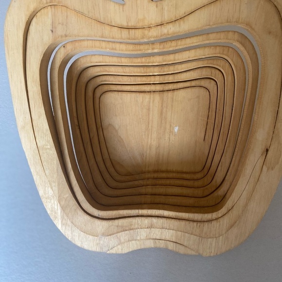 APPLE WOOD ART HAND CARVED COLLAPSIBLE EXPANDABLE WOOD BOWL TRIVET 10" X 11" - Picture 3 of 7